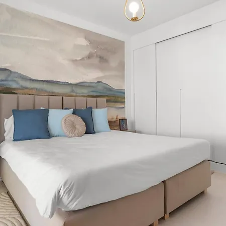 Apartamento Elegante 2br Con Terraza En Higueron Fuengirola