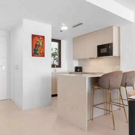 Elegante 2br Con Terraza En Higueron Fuengirola